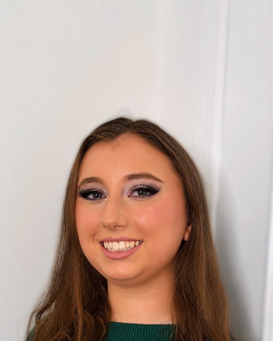 Soft glam with a lifted eye and long waves